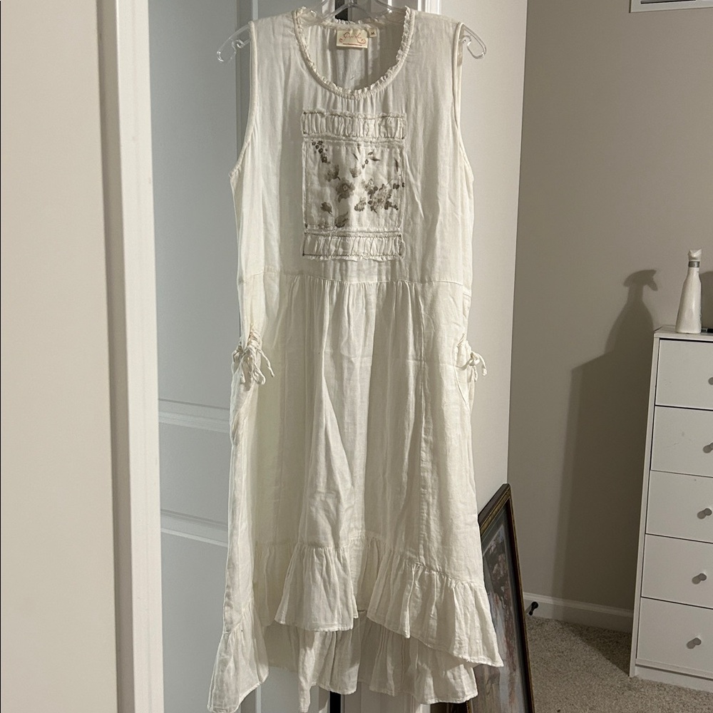 Paper Lace  Elegant White Sleeveless Dress